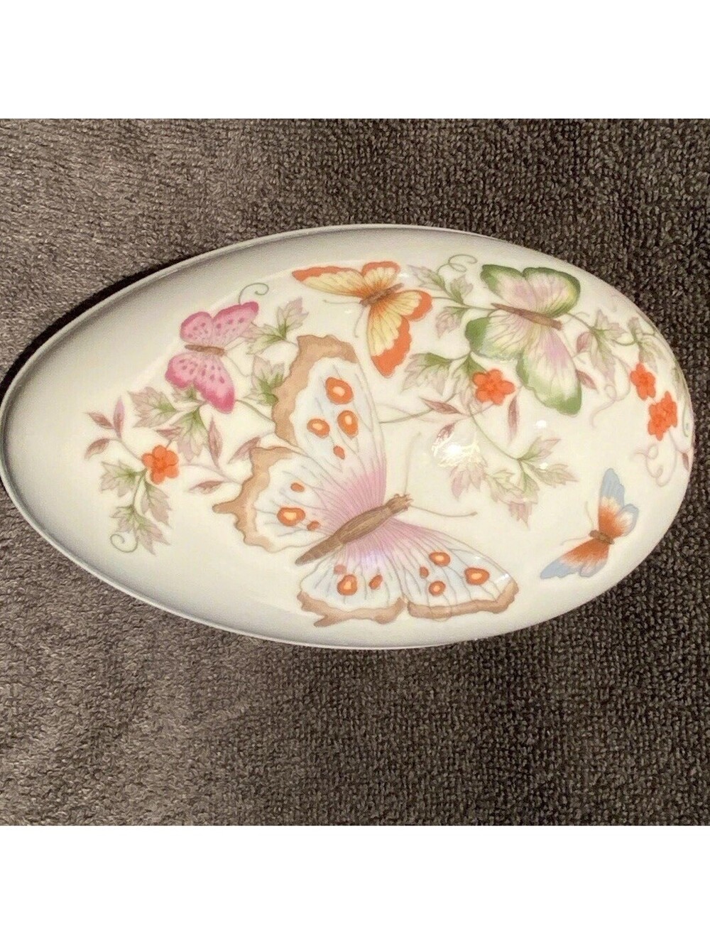 Avon 1974 Fine Porcelain ‘Butterfly Fantasy’ Egg Shaped 5.5”x 3.25” Trinket Box